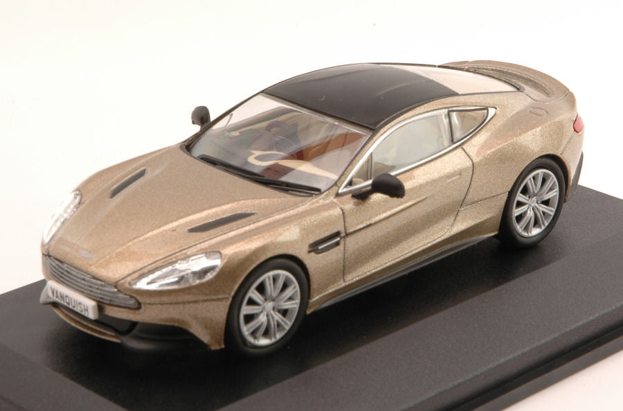 MODELLINO IN SCALA COMPATIBILE CON ASTON MARTIN VANQUISH COUPE 2001 GOLD W/BLACK ROOF 1:43 OXFORD OXFAMV002