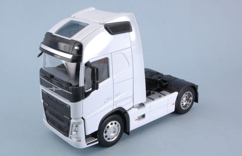 VOLVO FH 2-AXLE 2016 WHITE 1:32 Scala 1:32 Welly