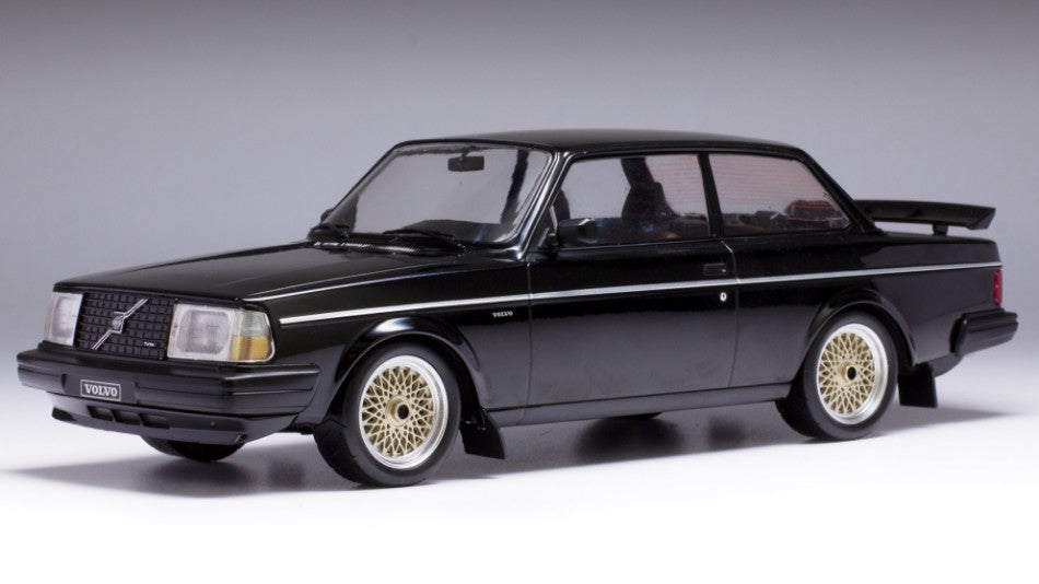 MODELLINO SCALA COMPATIBILE CON VOLVO 240 TURBO CUSTOM 1986 BLACK 1:18 IXO MODEL 18CMC178