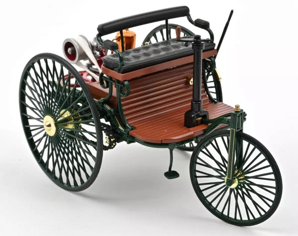BENZ PATENT-MOTORWAGEN 1886 GREEN
REPRODUCTION 1:18 Scala 1:18 Norev