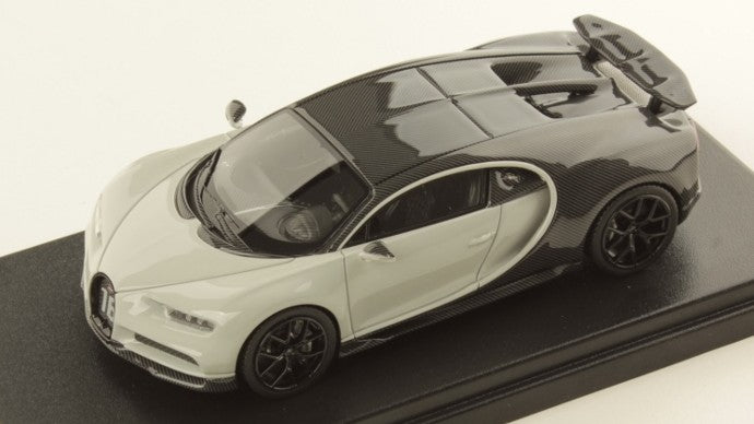 BUGATTI CHIRON SPORT GREY CARBON/RAFALE MET.SILVER 1:43 Scala 1:43 Looksmart