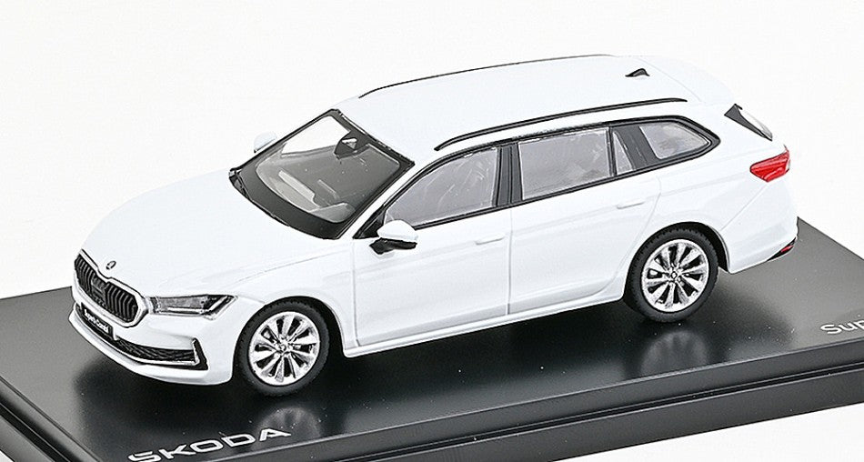 SKODA SUPERB IV COMBI 2023 WHITE 1:43 Scala 1:43 Abrex