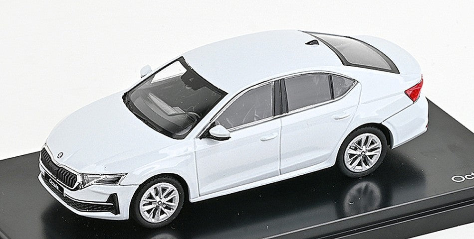 SKODA OCTAVIA IV FL 2024 MOON WHITE METALLIC 1:43 Scala 1:43 Abrex