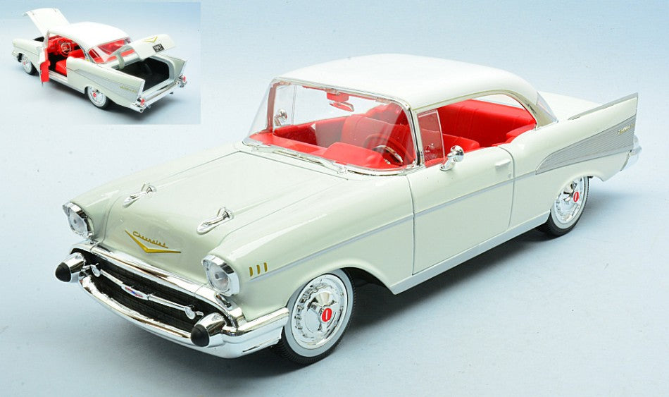 CHEVROLET BEL AIR COUPE' 1957 WHITE 1:18 Scala 1:18 Maisto
