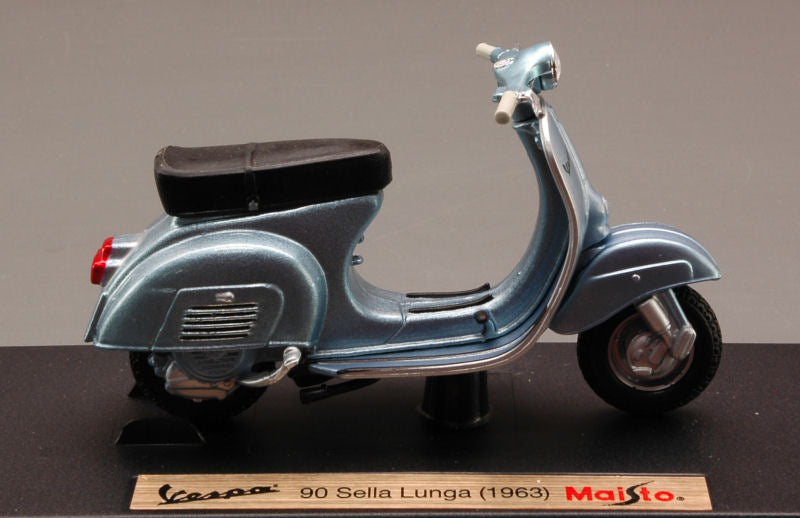 VESPA 90 SELLA LUNGA 1963 LIGHT BLUE METALLIC 1:18 Scala 1:18 Maisto