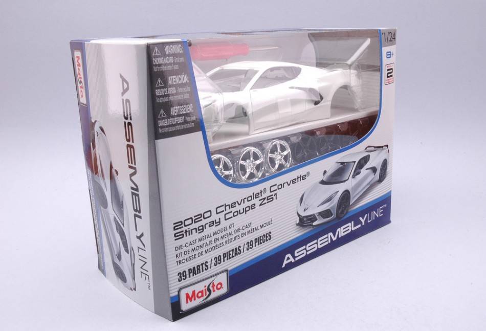 KIT DA MONTARE IN SCALA COMPATIBILE CON CHEVROLET CORVETTE STINGRAY COUPE' Z51 2020 WHITE KIT 1:24 MAISTO MI39525