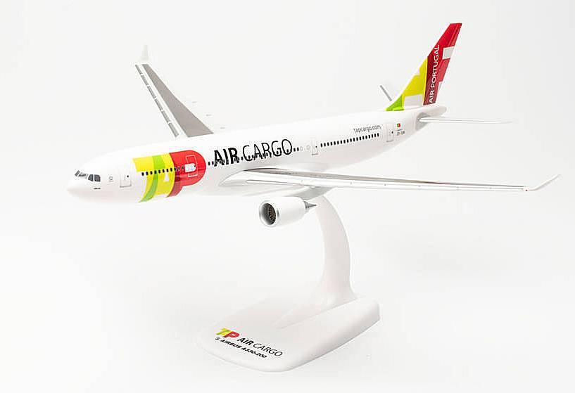 MODELE REDUIT COMPATIBLE AVEC AIRBUS A330-200 TAP AIR CARGO 1:200 HERPA HP613736