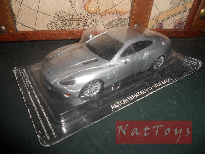 modellino editoria Aston Martin V12 Vanquish Silver Spider 1:43 Auto
