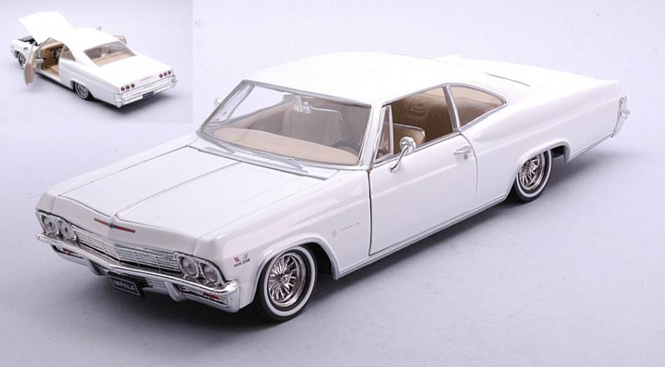 MODELE REDUIT COMPATIBLE AVEC CHEVROLET IMPALA SS396 COUPE 1965 LOW RIDER BLANC 1:24 WELLY WE22417WH