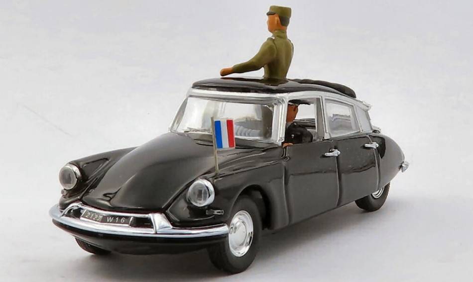 SCALE MODEL COMPATIBLE WITH CITROEN DS 19 1960 GENERAL DE GAULLE + DRIVER 1:43 RIO RI4114-2P