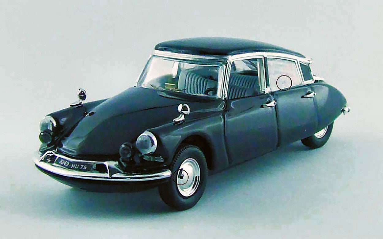 SCALE MODEL COMPATIBLE WITH CITROEN DS 19 1962 ATTEMPT CHARLES DE GAULLE W/BULLET HOLES 1:43 RIO RI4451