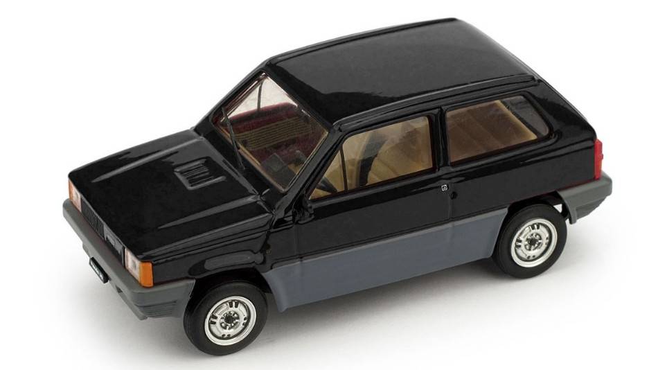 MODELLINO IN SCALA COMPATIBILE CON FIAT PANDA 30 1980 1a SERIE NERO LUXOR 1:43 BRUMM BM0386-06