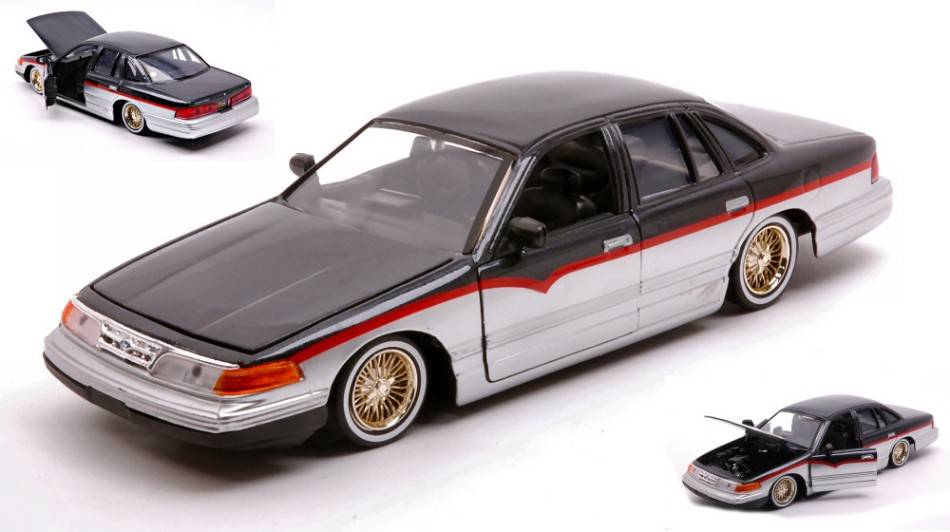 MODELLINO IN SCALA COMPATIBILE CON FORD CROWN VICTORIA 1998 BLACK/SILVER 1:24 MOTORMAX MTM79024