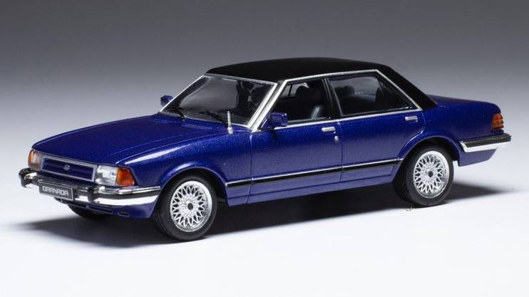 MODELLINO IN SCALA COMPATIBILE CON FORD GRANADA MK II 2.8 GL 1982 MET.BLUE/BLACK 1:43 IXO MODEL CLC451
