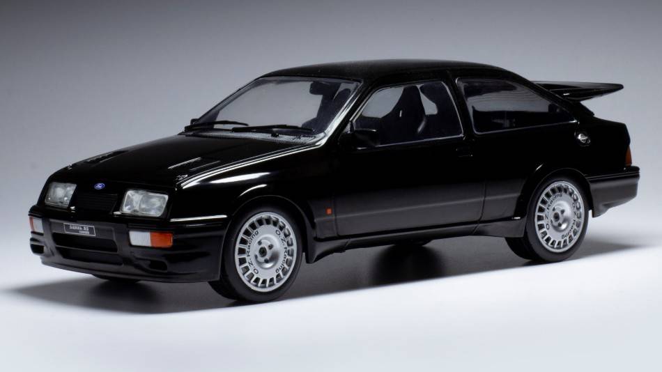 SCALE MODEL COMPATIBLE WITH FORD SIERRA RS COSWORTH 1988 BLACK 1:18
IXO MODEL 18CMC120
