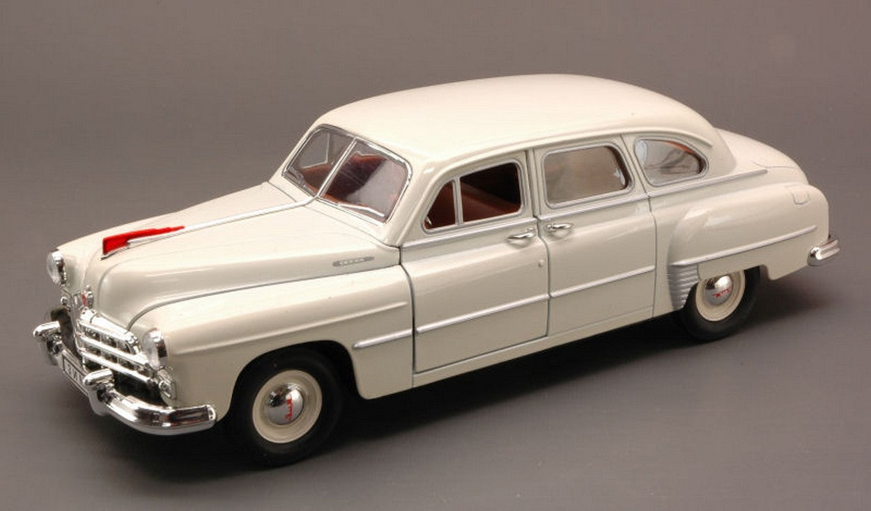 SCALE MODEL COMPATIBLE WITH GAZ 12 (ZIM) 1950 WHITE 1:24 YAT MING YM24212W