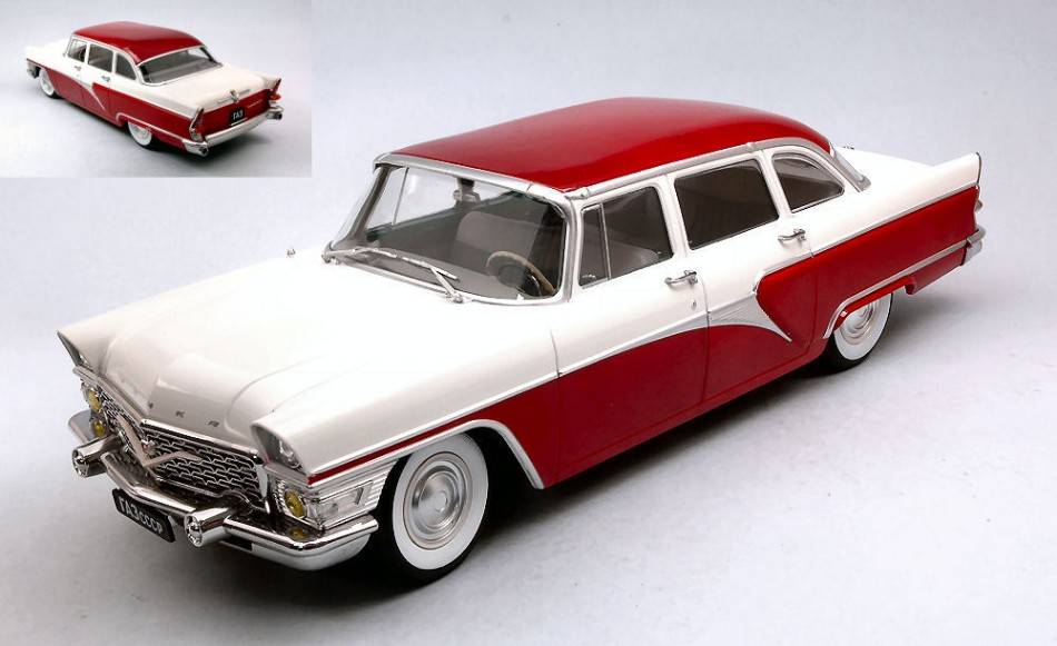 MODELLINO IN SCALA COMPATIBILE CON GAZ 13 SEAGULL 1951 RED/WHITE 1:18 TRIPLE 9 T9-1800251