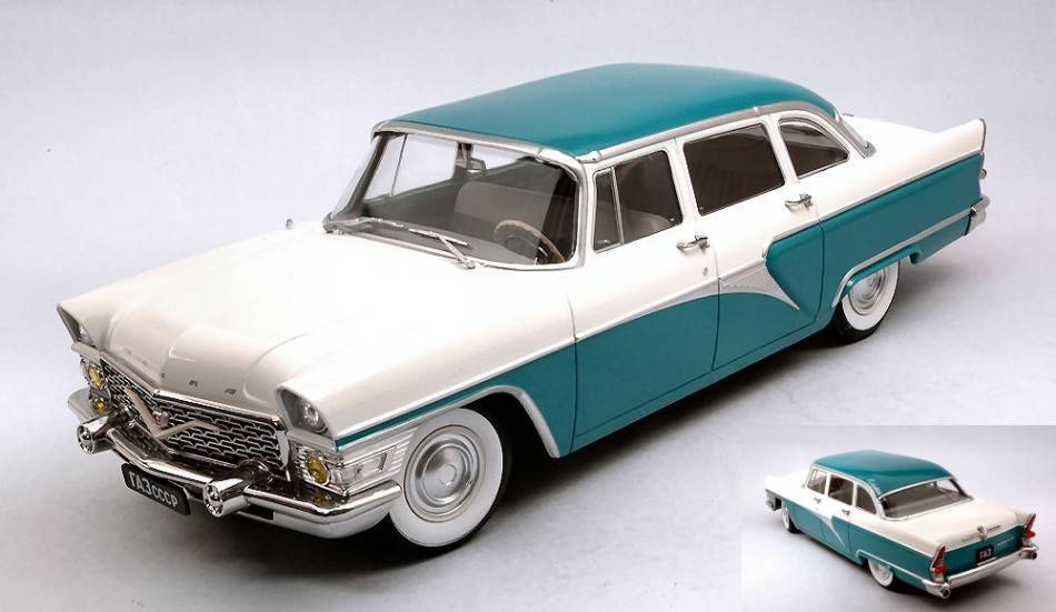 MODELLINO IN SCALA COMPATIBILE CON GAZ 13 SEAGULL 1959 TURQUOISE/WHITE 1:18 TRIPLE 9 T9-1800253