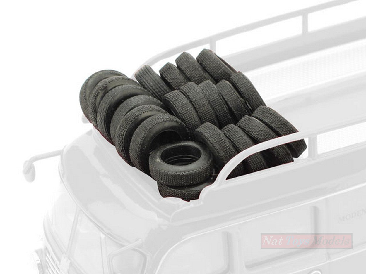 MODELLINO IN SCALA COMPATIBILE CON GOMME SENZA CERCHIONI ANT.+POST.1:43 BRUMM BMF088