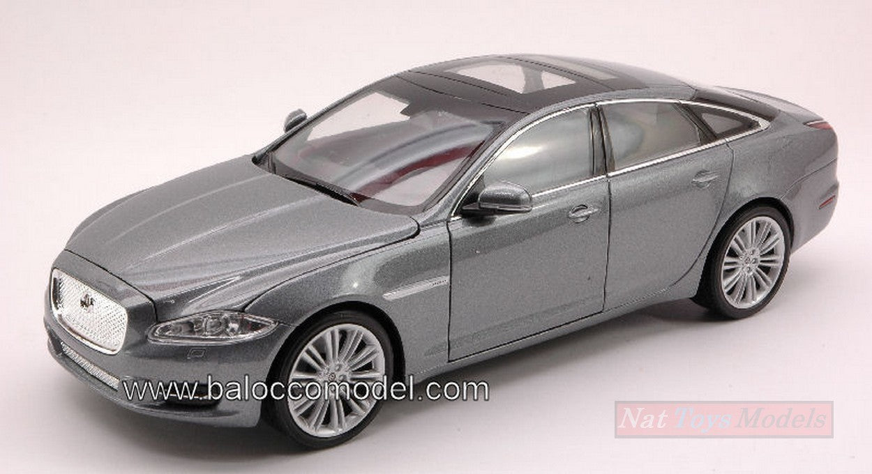 MODELLINO IN SCALA COMPATIBILE CON JAGUAR XJ 2010 SILVERGUN 1:24 WELLY WE0304