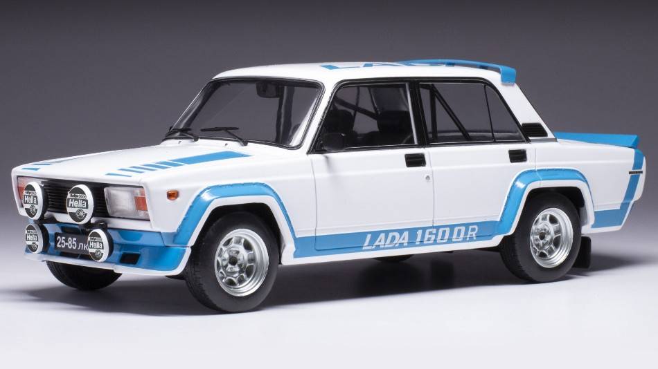 MODÈLE RÉDUIT COMPATIBLE AVEC LADA 2105 VFTS 1983 BLANC 1:18
MODÈLE IXO 18CMC144