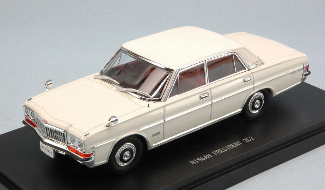 MODELLINO IN SCALA COMPATIBILE CON NISSAN PRESIDENT 252 1987 WHITE 1:43 EBBRO EB45306