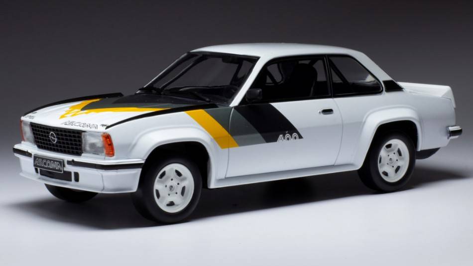 MODELLINO IN SCALA COMPATIBILE CON OPEL ASCONA B 400 1982 WHITE 1:18
IXO MODEL 18CMC126