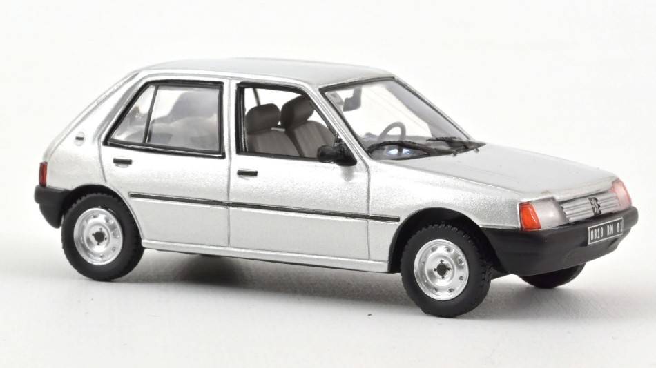 MODELLINO IN SCALA COMPATIBILE CON PEUGEOT 205 GL 1988 FUTURA GREY 1:43 NOREV NV471735