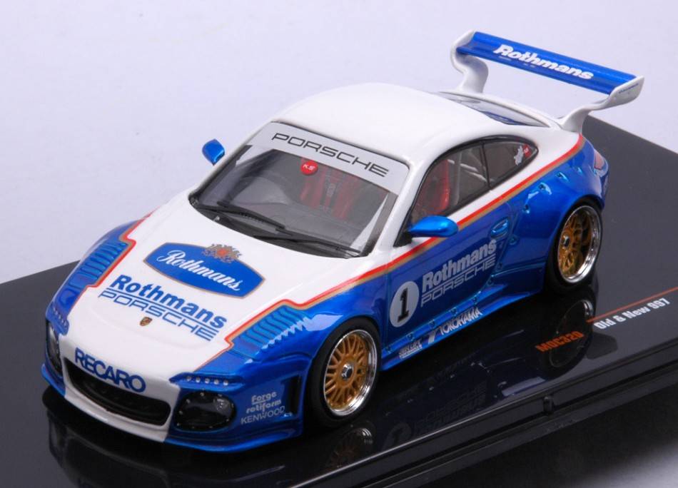 MODELLINO IN SCALA COMPATIBILE CON PORSCHE (911 N.1) OLD AND NEW 997 WHITE/BLUE ROTHMANS 1:43 IXO MODEL MOC320