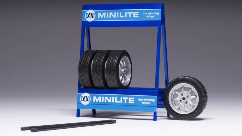 SCALE MODEL COMPATIBLE WITH SET 4 WHEELS MINI LITE SILVER 1:18
IXO MODEL 18SEP019