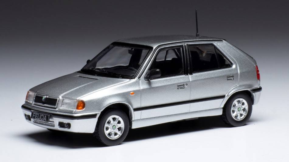 MODELLINO IN SCALA COMPATIBILE CON SKODA FELICIA 1994 SILVER 1:43 IXO MODEL CLC447