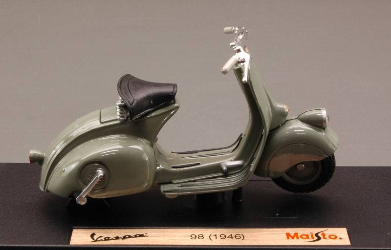 MODELE REDUIT COMPATIBLE AVEC VESPA 98 1946 GRIS SOURIS 1:18 MAISTO MI3132G