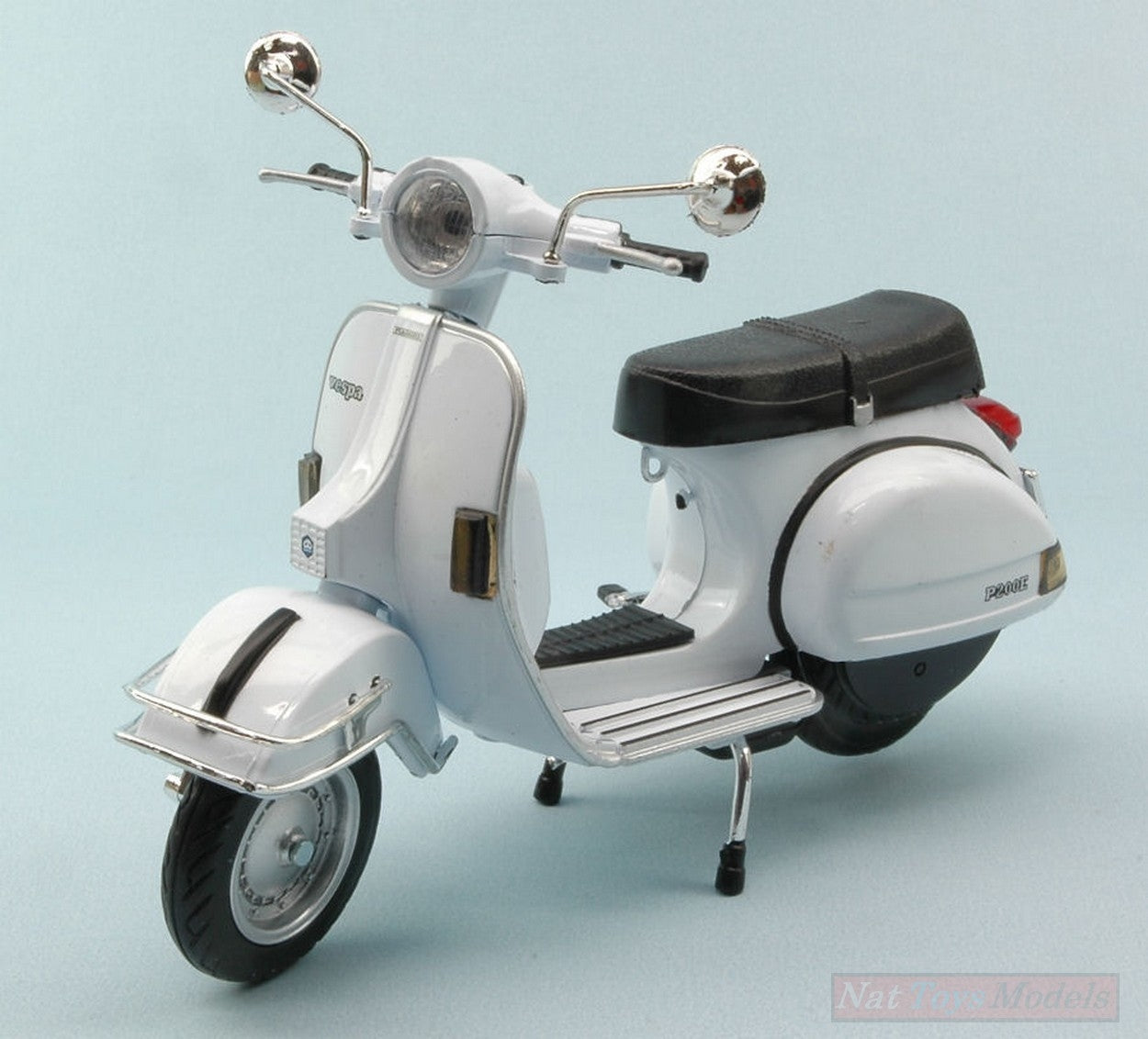 MODELE REDUIT COMPATIBLE AVEC VESPA P 200 E 1978 BLANC 1:12 NEW RAY NY42123W