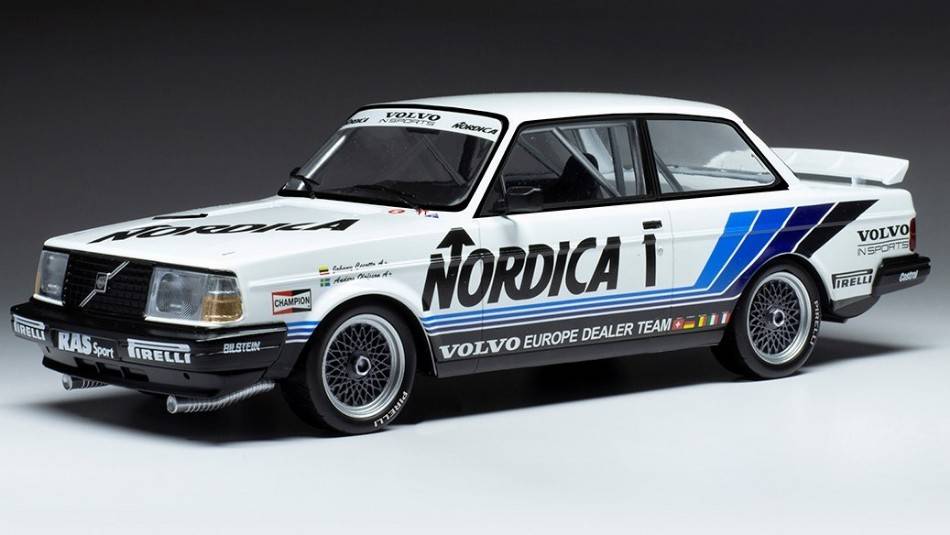SCALE MODEL COMPATIBLE WITH VOLVO 240 TURBO N.1 ETCC BRUNN 1986
CECOTTO/OLOFSSON 1:18
IXO MODEL 18RMC087.20