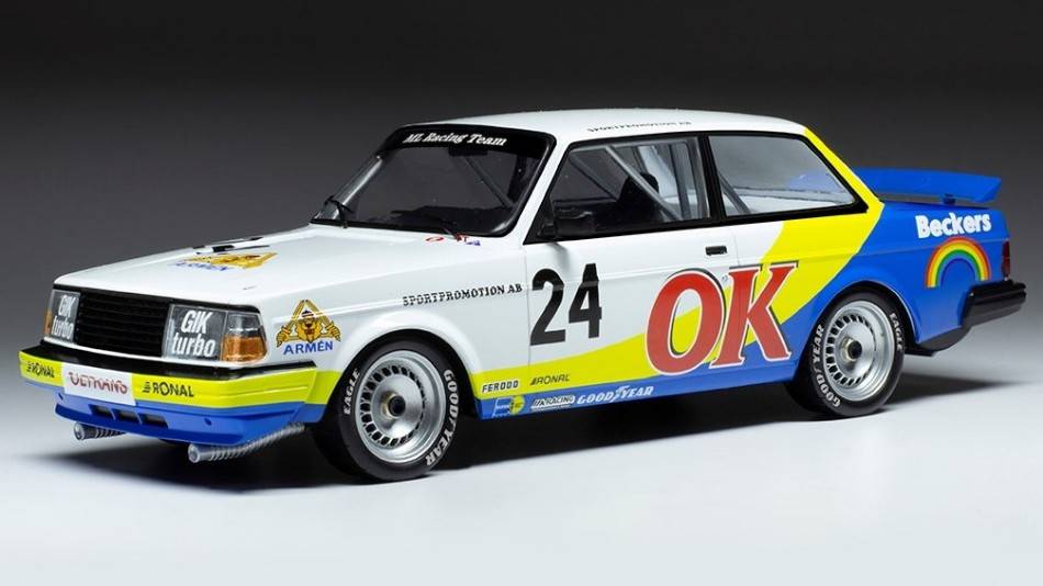 SCALE MODEL COMPATIBLE WITH VOLVO 240 TURBO N.24 OK DPM NURBURGRING 1985 ANDERSSON 1:18
IXO MODEL 18RMC105A.20