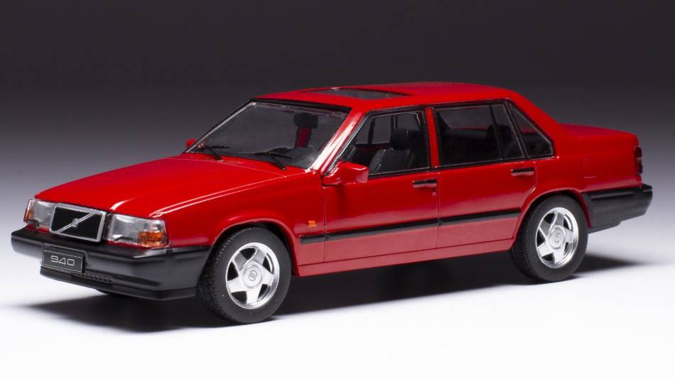 MODELLINO IN SCALA COMPATIBILE CON VOLVO 940 TURBO 1990 RED 1:43 IXO MODEL CLC498