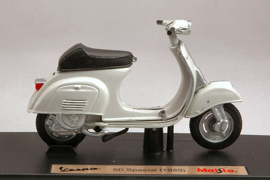 VESPA 50 SPECIAL 1969 WHITE 1:18 Scala 1:18 Maisto