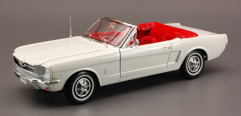 MODELLINO IN SCALA COMPATIBILE CON FORD MUSTANG CABRIO 1964 CREAM 1:18 WELLY WE4259