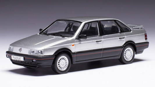 MODELLINO IN SCALA COMPATIBILE CON VW PASSAT GT 1988 SILVER 1:43 IXO MODEL CLC517