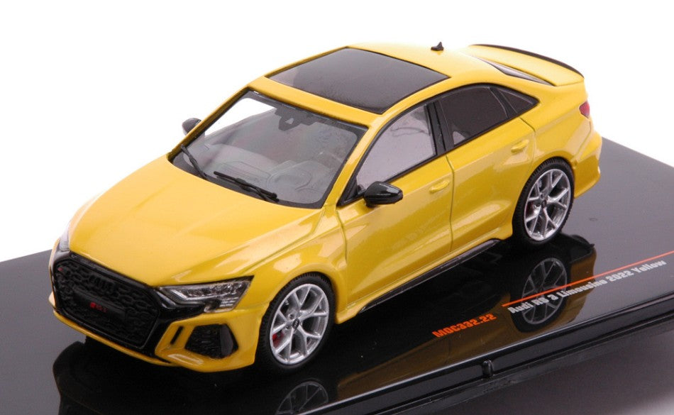 MODELLINO IN SCALA COMPATIBILE CON AUDI RS3 2022 YELLOW 1:43 IXO MODEL MOC332