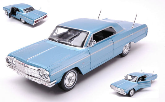 MODELLINO IN SCALA COMPATIBILE CON CHEVROLET IMPALA 1964 METALLIC LIGHT BLUE 1:24 MAISTO MI32908B