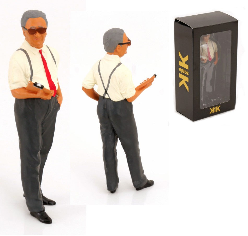 MODELLINO KK Scale FIGURINE ENZO WITH CLIPBOARD 1:12 MODEL SCALE KKFIG018 250506