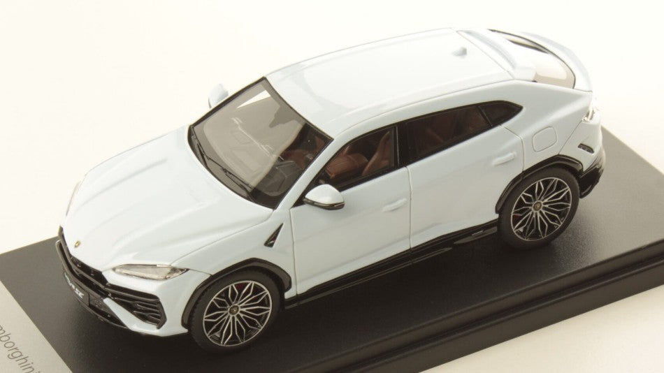 LAMBORGHINI URUS SE BIANCO SAPPHIRUS 1:43 Scala 1:43 Looksmart