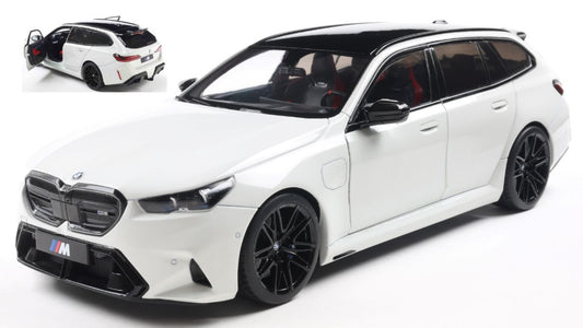 BMW M5 TOURING 2025 ALPINE
WHITE SOLID 1:18 Scala 1:18 Solido