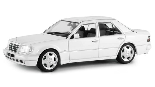 MERCEDES (W124) E60 AMG WHITE 1994 1:43 Scala 1:43 Solido