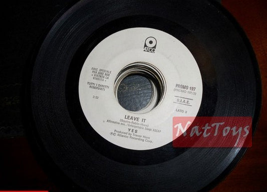 JUKE BOX 45 RPM Yes Leave it/Gino Soccio Turn it around Atco/Atlantic PROMO