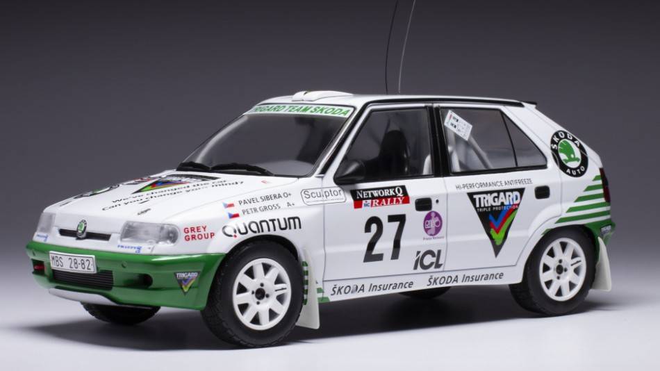 KIT DE MONTAGE À L'ÉCHELLE COMPATIBLE AVEC SKODA FELICIA KIT VOITURE N.27 RAC RALLY 1995 SIBERA/GROSS 1:18
 MODÈLE IXO 18RMC148