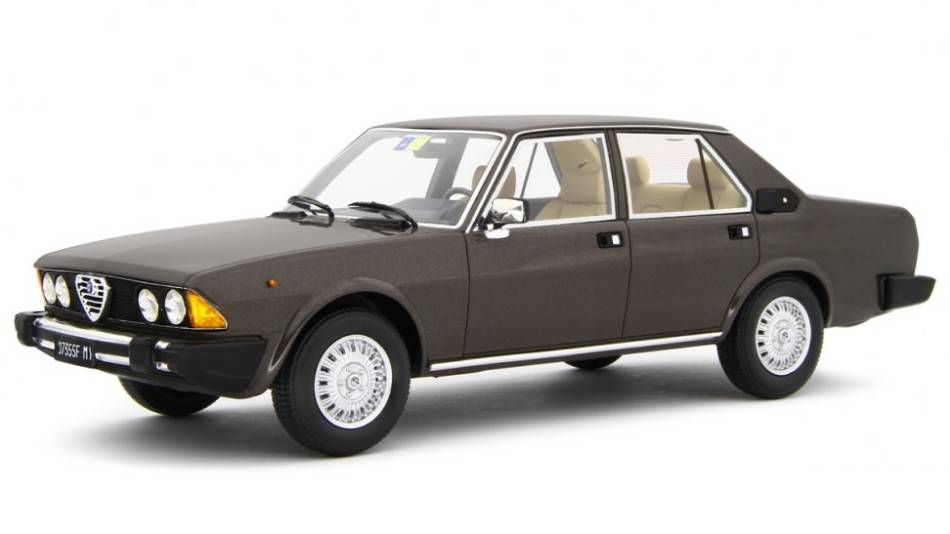 MODELLINO IN SCALA COMPATIBILE CON ALFA 6 2.5 1979 LIGHT BROWN 1:18 LAUDO RACING LM156E