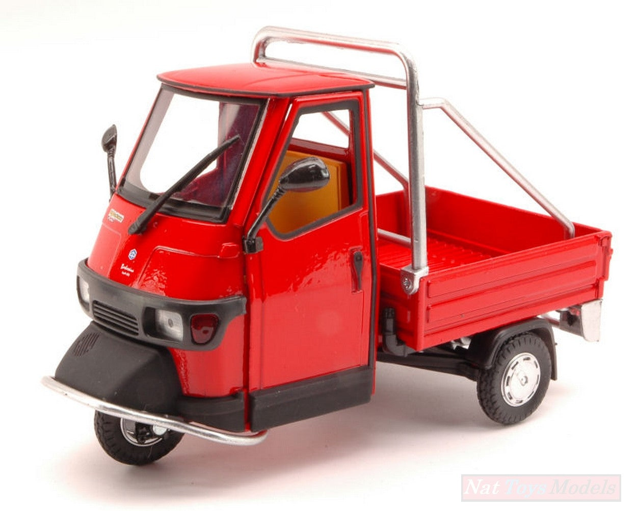 MODELE REDUIT COMPATIBLE AVEC APE PIAGGIO CROSS 50 ROUGE 1:18 NEW RAY NY68035R