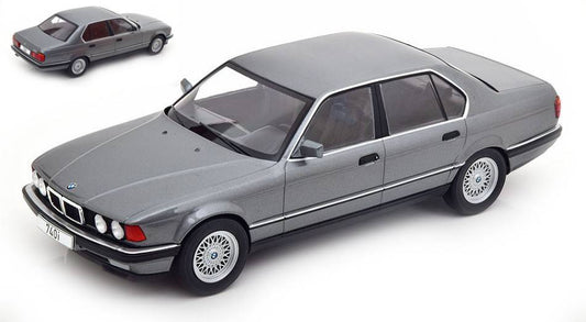 MODELLINO IN SCALA COMPATIBILE CON BMW 730i (E32) 7 SERIES METALLIC GREY 1:18 MODELCARGROUP MCG18161